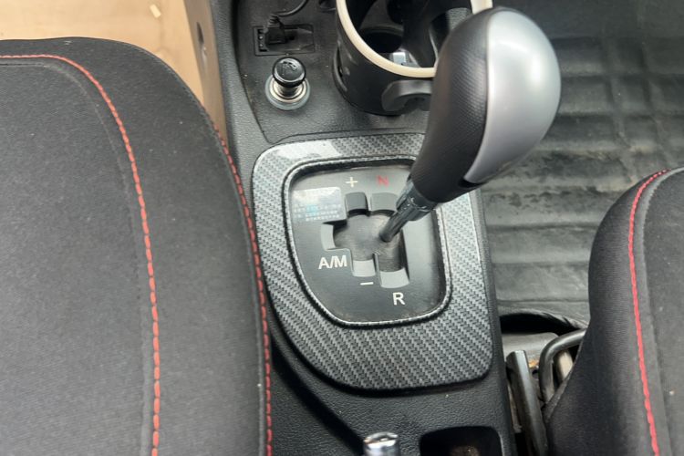 Used Jinbei Zhishang S30 2015 1.5L AMT Comfort Model Interior 5