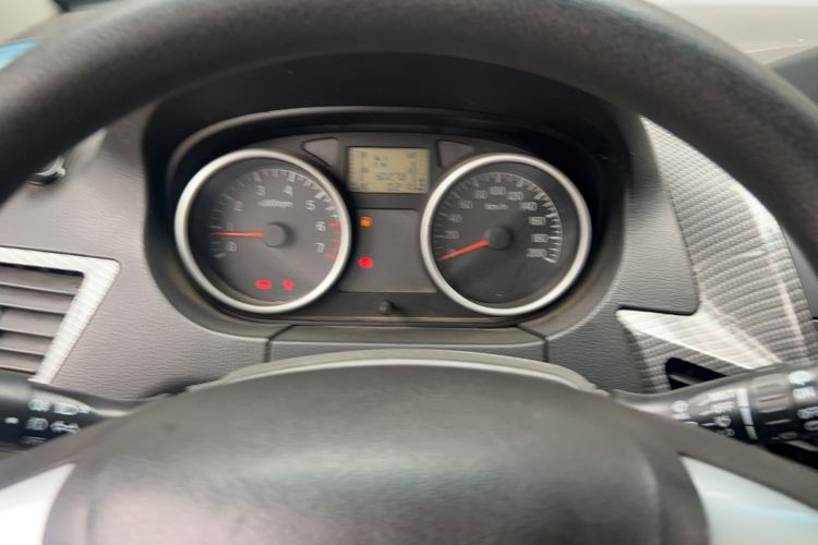 Used Jinbei Zhishang S30 2015 1.5L AMT Comfort Model Interior 6