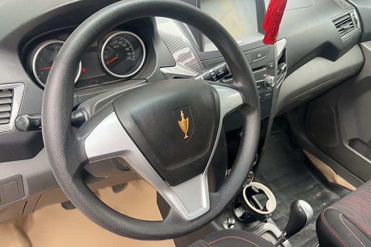 Used Jinbei Zhishang S30 2015 1.5L AMT Comfort Model Interior 8