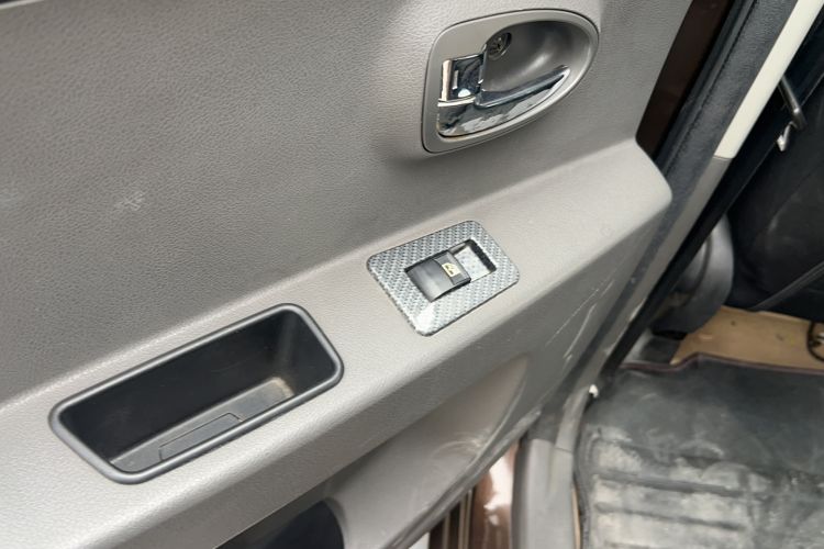 Used Jinbei Zhishang S30 2015 1.5L AMT Comfort Model Interior 9