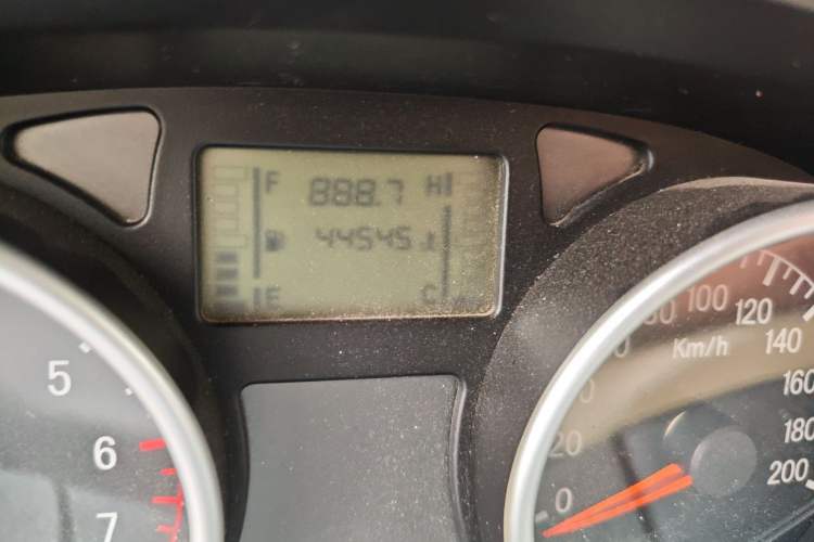 Used Jinbei Zhishang S30 2015 1.5L Manual Elite Model Odometer Close Up