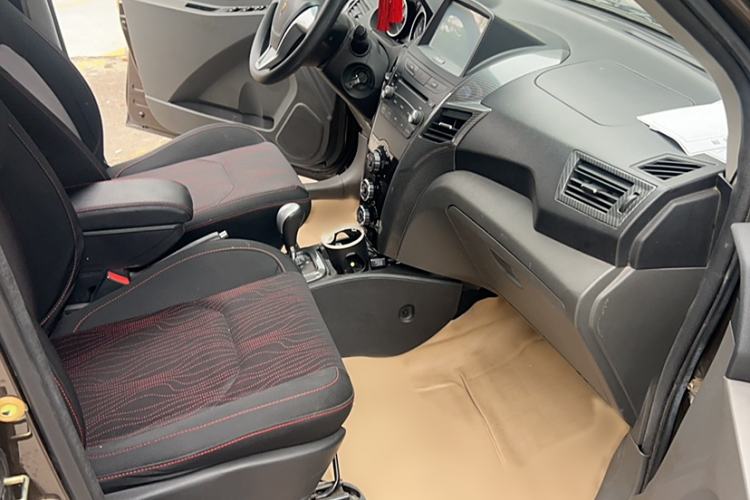 Used Jinbei Zhishang S30 2015 1.5L AMT Comfort Model Right Front Seat
