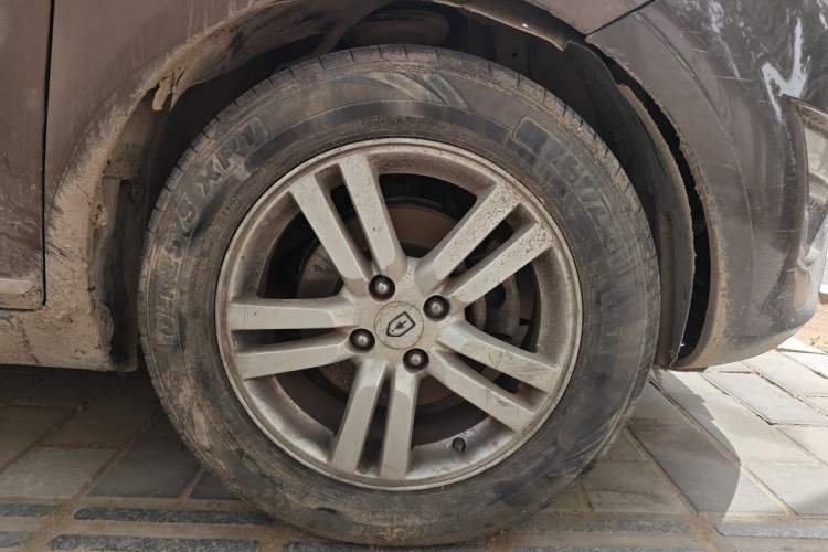 Used Jinbei Zhishang S30 2015 1.5L Manual Elite Model Right Front Wheel Hub