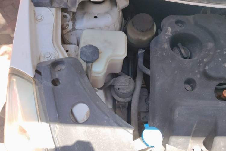 Used Jinbei Zhishang S30 2015 1.5L Manual Comfort Model Engine Bay Right