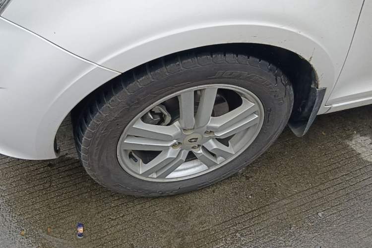 Used Jinbei Zhishang S30 2015 1.5L AMT Comfort Model Left Front Wheel Hub