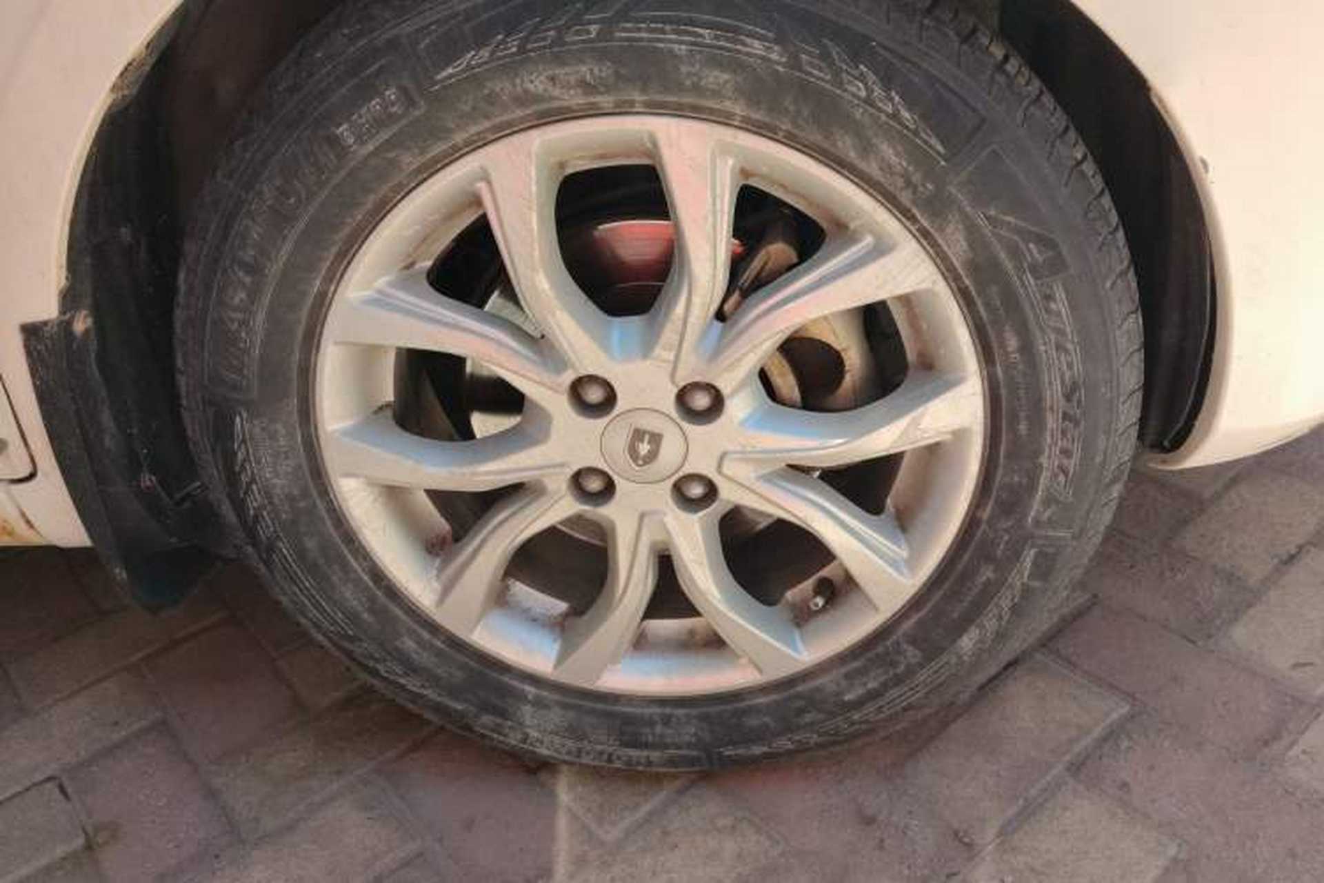 Used Jinbei Zhishang S30 2015 1.5L Manual Comfort Model Right Front Wheel Hub