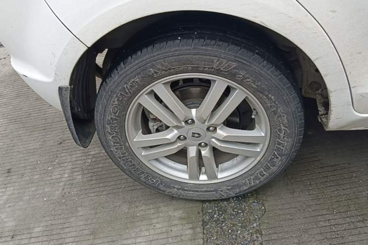 Used Jinbei Zhishang S30 2015 1.5L AMT Comfort Model Right Rear Wheel Hub