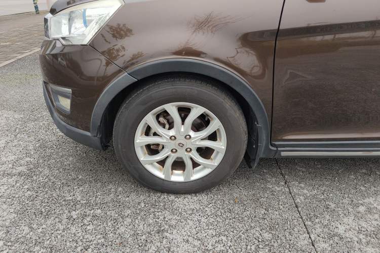 Used Jinbei Zhishang S35 2016 1.5L Manual Smart Edition Left Front Wheel Hub