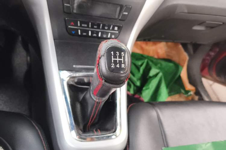 Used Jinbei Zhishang S35 2016 1.5L Manual Smart Edition Gear Lever
