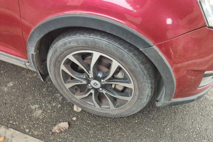 Used Jinbei Zhishang S35 2016 1.5L Manual Luxury Edition Right Front Wheel Hub