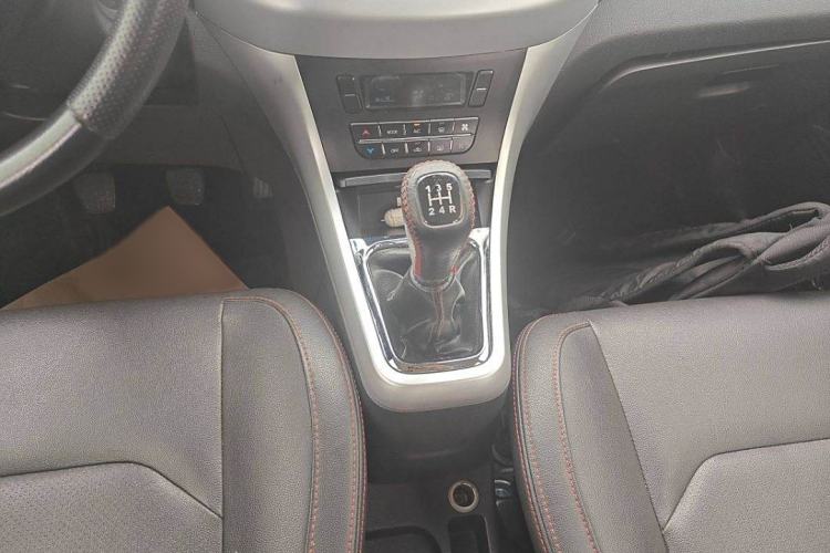 Used Jinbei Zhishang S35 2016 1.5L Manual Luxury Edition Interior 4