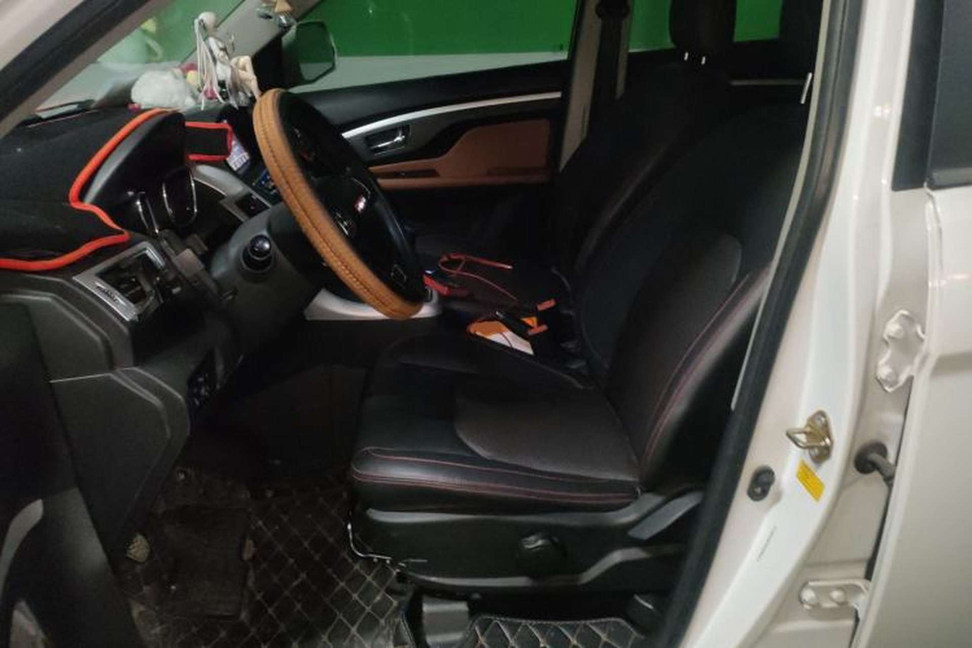 Used Jinbei Zhishang S35 2016 1.5L Manual Luxury Edition Left Front Seat