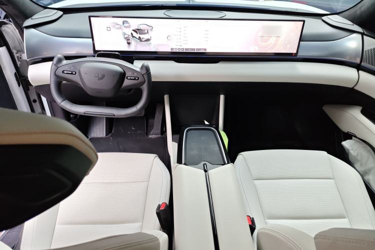 Used Jiyue 01 2024 Max Long-Range Model Center Console