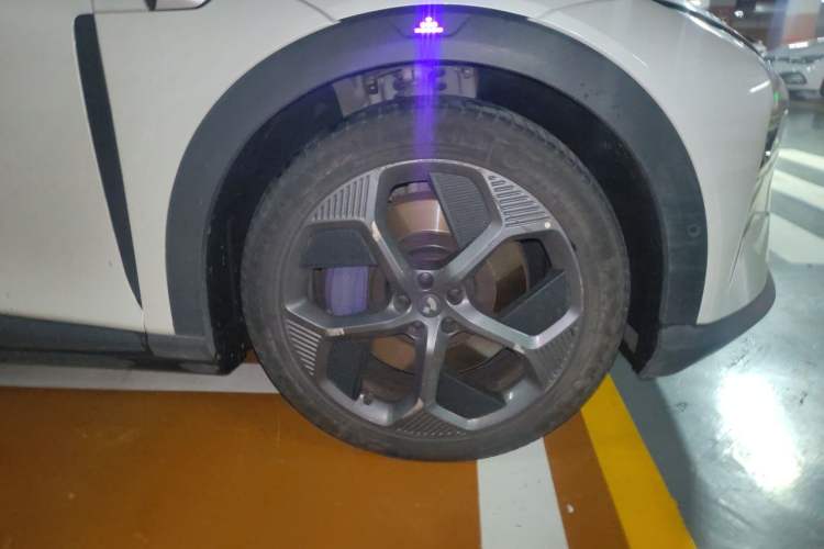 Used Jiyue 01 2024 Facelifted Max Long-Range Version Right Front Wheel Hub
