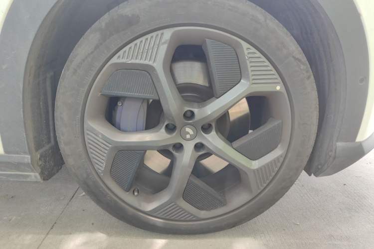 Used Jiyue 01 2024 Facelifted Max Long-Range Version Right Front Wheel Hub