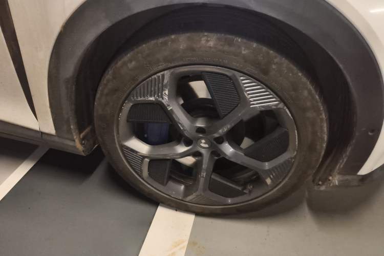 Used Jiyue 01 2024 Max Performance Edition Right Front Wheel Hub