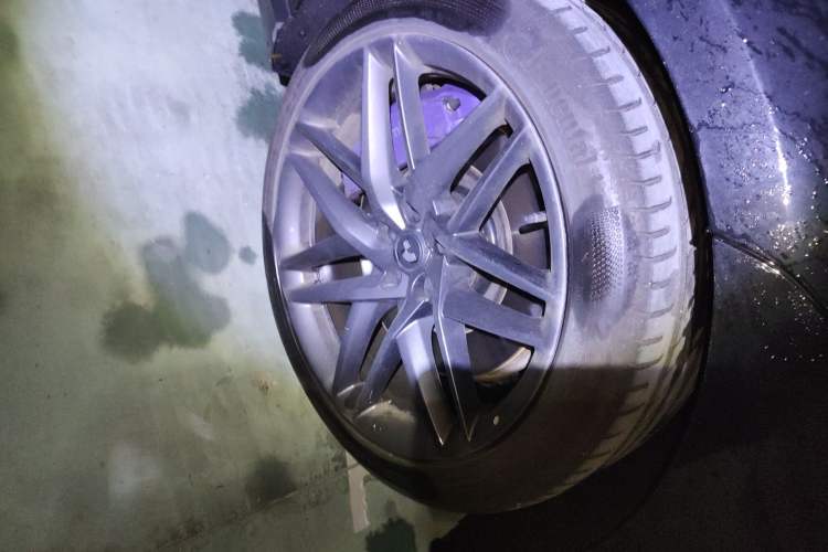 Used Jiyue 07 2024 Standard Edition Right Front Wheel Hub