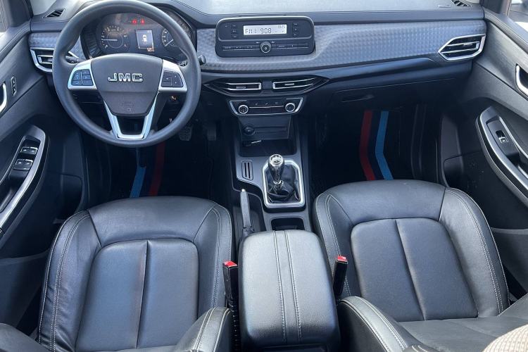 Used JMC Baodian 2022 2.5T Diesel Two-Wheel-Drive Comfort Edition Standard Wheelbase JX4D25A6L Interior 1