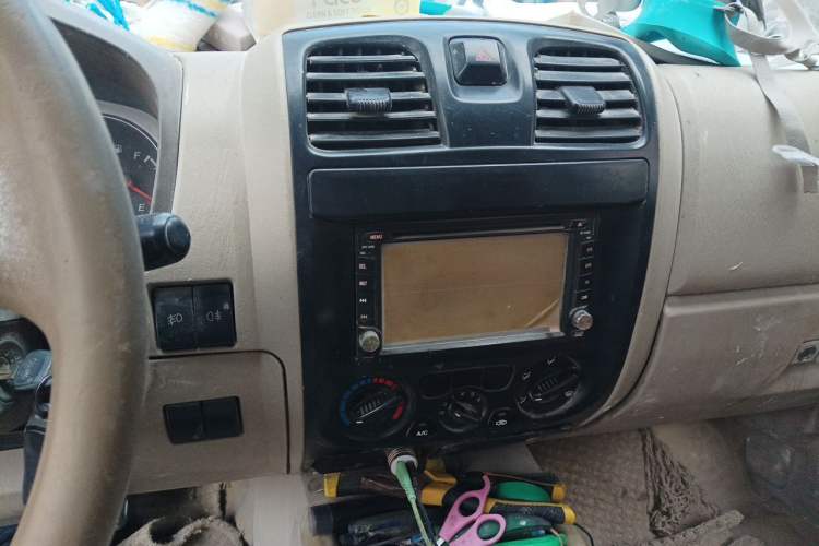 Used JMC Baodian 2009 2.8T Two-Wheel-Drive Diesel GL Audio And AC Panel