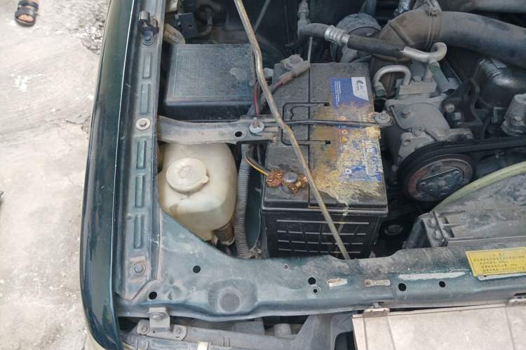 Used JMC Baodian 2009 2.8T Two-Wheel-Drive Diesel GL Engine Bay Right