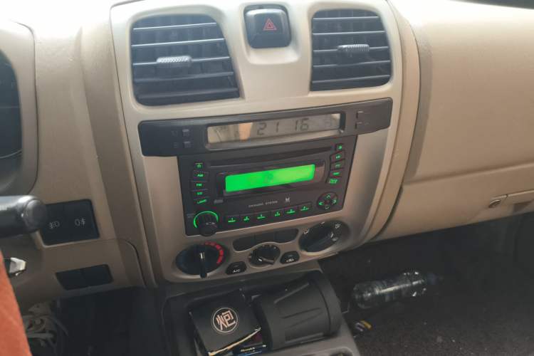 Used JMC Baodian 2009 2.8T Two-Wheel-Drive Diesel GL Audio And AC Panel