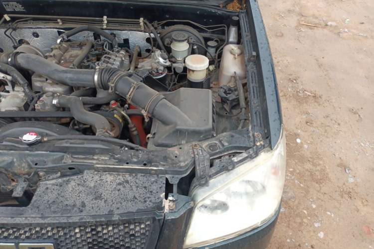 Used JMC Baodian 2009 2.8T Two-Wheel-Drive Diesel GL Engine Bay Left