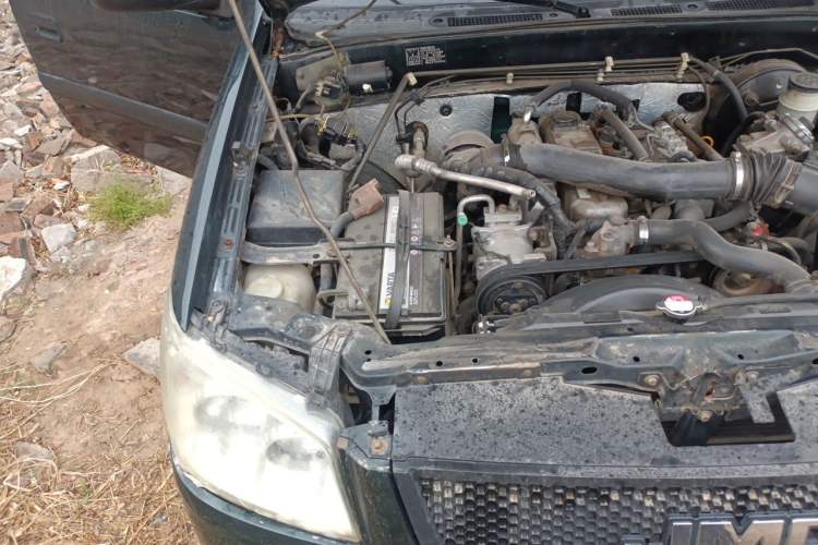 Used JMC Baodian 2009 2.8T Two-Wheel-Drive Diesel GL Engine Bay Right