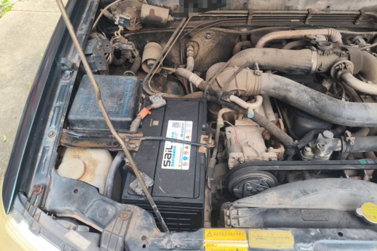 Used JMC Baodian 2009 2.8T Two-Wheel-Drive Diesel GL Engine Bay Right