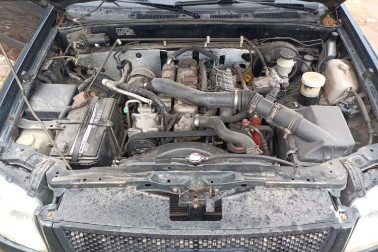 Used JMC Baodian 2009 2.8T Two-Wheel-Drive Diesel GL Engine Bay