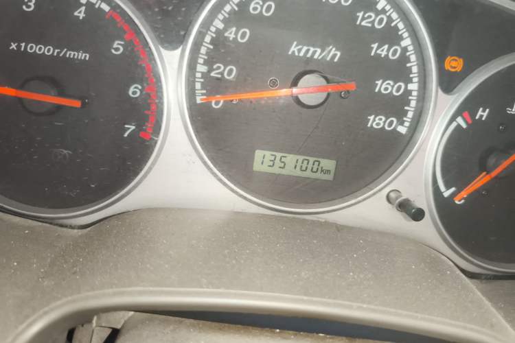 Used JMC Baodian 2009 2.8T Two-Wheel-Drive Diesel GL Odometer Close Up