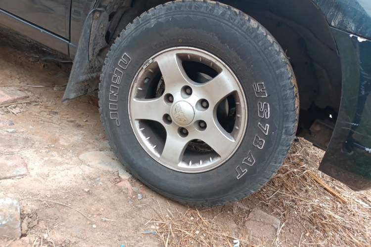 Used JMC Baodian 2009 2.8T Two-Wheel-Drive Diesel GL Right Front Wheel Hub
