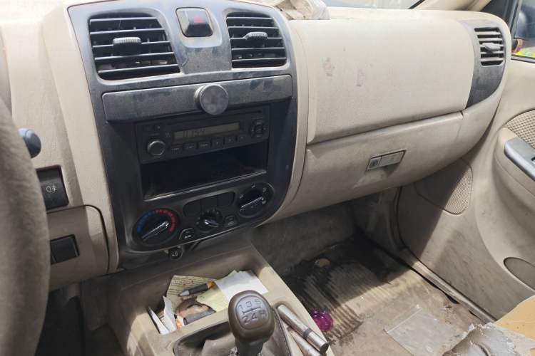 Used JMC Baodian 2013 2.8T Two-Wheel-Drive Diesel Comfort Value Edition Audio And AC Panel