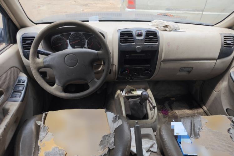 Used JMC Baodian 2013 2.8T Two-Wheel-Drive Diesel Comfort Value Edition Center Console