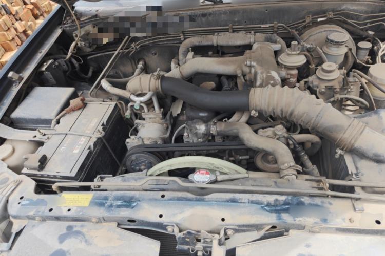 Used JMC Baodian 2013 2.8T Two-Wheel-Drive Diesel Comfort Value Edition Engine Bay