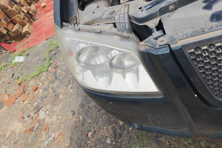 Used JMC Baodian 2013 2.8T Two-Wheel-Drive Diesel Comfort Value Edition Right Front Headlight