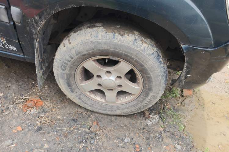 Used JMC Baodian 2013 2.8T Two-Wheel-Drive Diesel Comfort Value Edition Right Front Wheel Hub