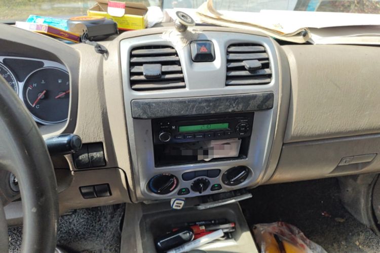 Used JMC Baodian 2013 2.8T Four-Wheel Drive Diesel Comfort Value Edition Audio And AC Panel