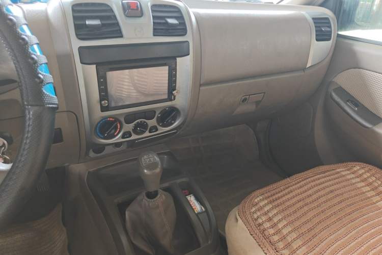 Used JMC Baodian 2013 2.8T Two-Wheel-Drive Diesel Comfort Value Edition Audio And AC Panel