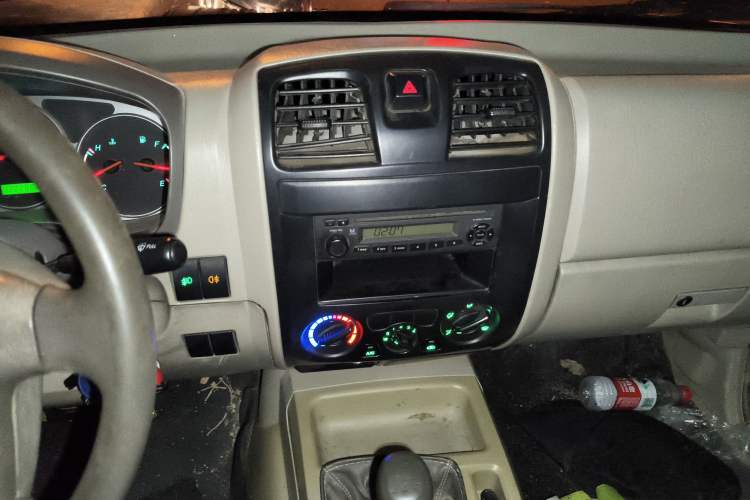 Used JMC Baodian 2013 2.8T Two-Wheel Drive Comfortable Value Edition JX493ZLQ4F Audio And AC Panel