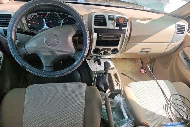Used JMC Baodian 2013 2.8T Two-Wheel Drive Comfortable Value Edition JX493ZLQ4F Center Console