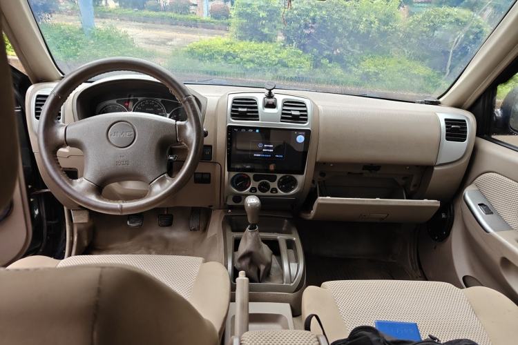 Used JMC Baodian 2013 2.8T Two-Wheel-Drive Diesel Comfort Value Edition Center Console