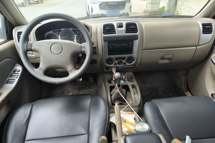 Used JMC Baodian 2013 2.8T Two-Wheel-Drive Diesel Comfort Value Edition Center Console