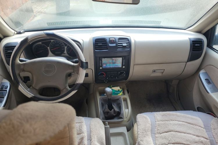 Used JMC Baodian 2013 2.8T Two-Wheel-Drive Diesel Comfort Value Edition Center Console