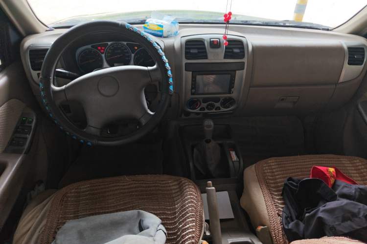 Used JMC Baodian 2013 2.8T Two-Wheel-Drive Diesel Comfort Value Edition Center Console