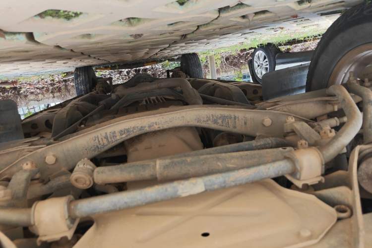 Used JMC Baodian 2013 2.8T Two-Wheel-Drive Diesel Comfort Value Edition Chassis Front