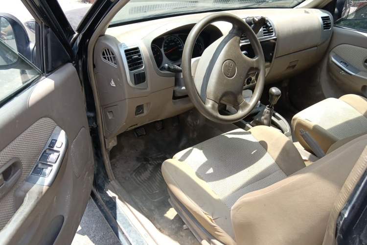 Used JMC Baodian 2013 2.8T Two-Wheel-Drive Diesel Comfort & Style Edition Driver Seat