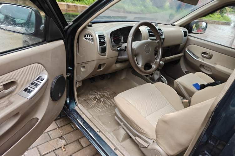 Used JMC Baodian 2013 2.8T Two-Wheel-Drive Diesel Comfort Value Edition Driver Seat