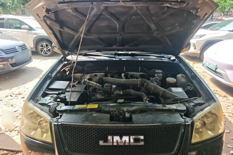 Used JMC Baodian 2013 2.8T Two-Wheel Drive Comfortable Value Edition JX493ZLQ4F Engine Bay