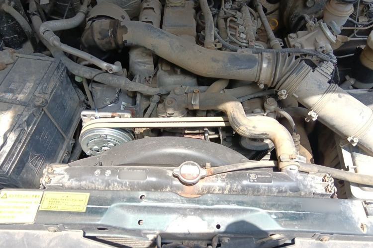 Used JMC Baodian 2013 2.8T Two-Wheel-Drive Diesel Comfort & Style Edition Engine Bay