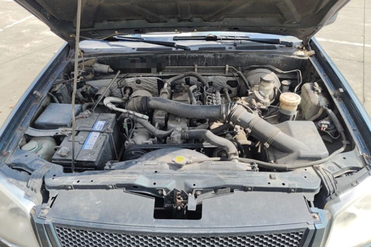Used JMC Baodian 2013 2.8T Four-Wheel Drive Diesel Comfort Value Edition Engine Bay